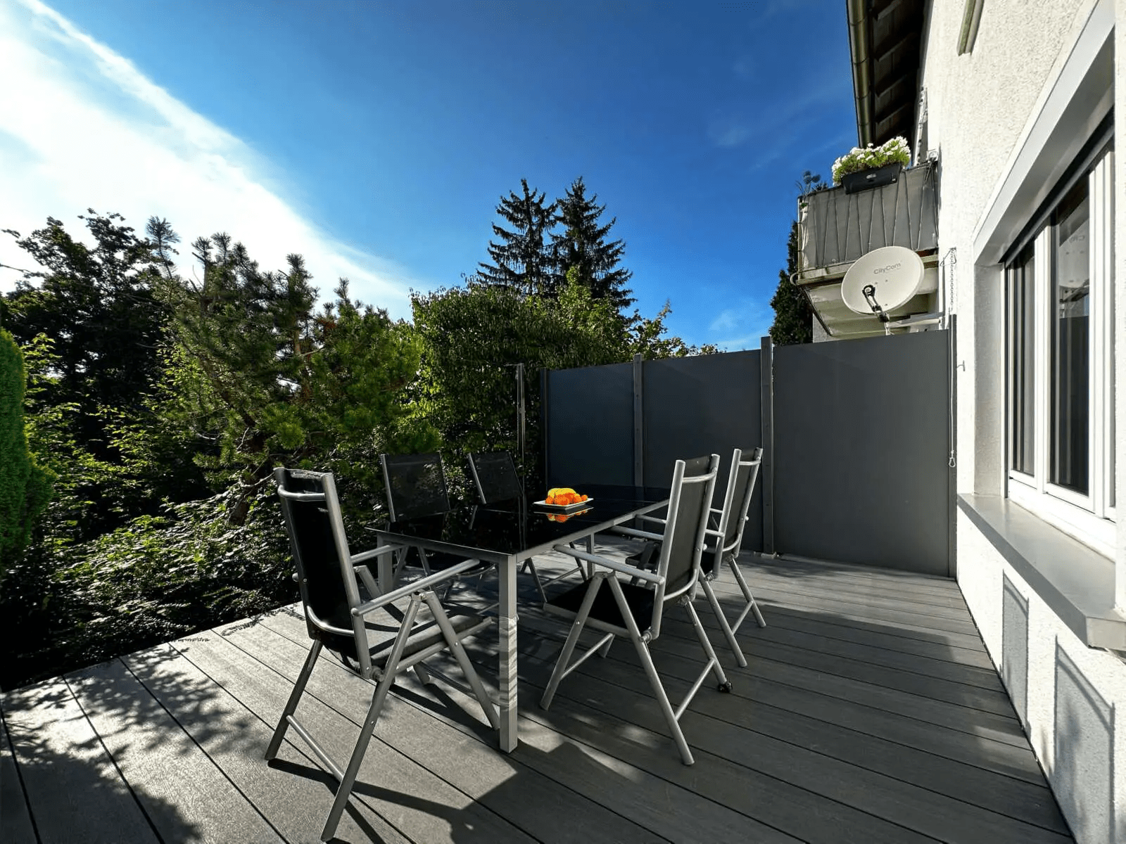 Mehrfamilienhaus in begehrter Lage mit schönem Garten