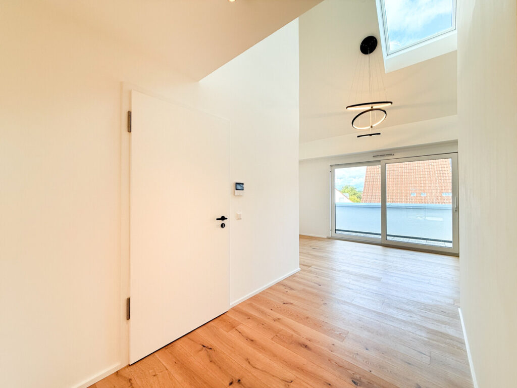 Wohnungseingang mit Blick in den Essbereich