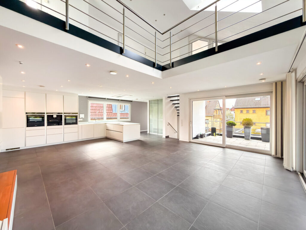 Offener Wohnbereich und Galerie