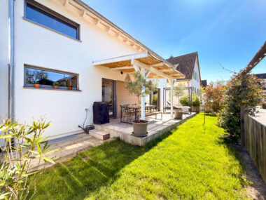 Terrassenansicht und Garten