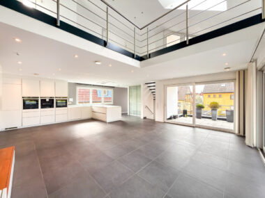 Offener Wohnbereich und Galerie