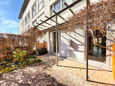 Hauseingang mit Vorgarten